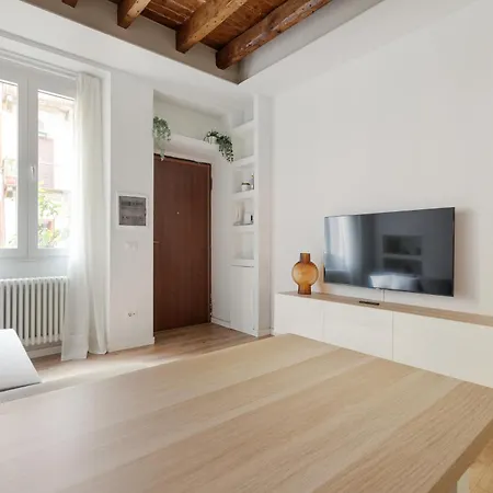 Guesthost - Bright -pasteur M1 アパート ミラノ