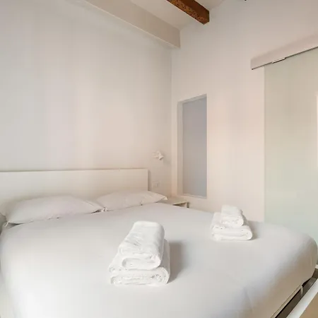 Guesthost - Bright -pasteur M1 アパート ミラノ