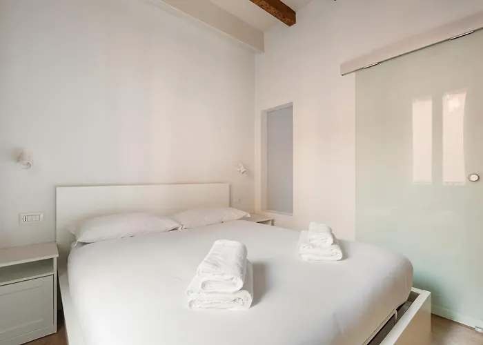 Guesthost - Bright -pasteur M1 Daire Milano